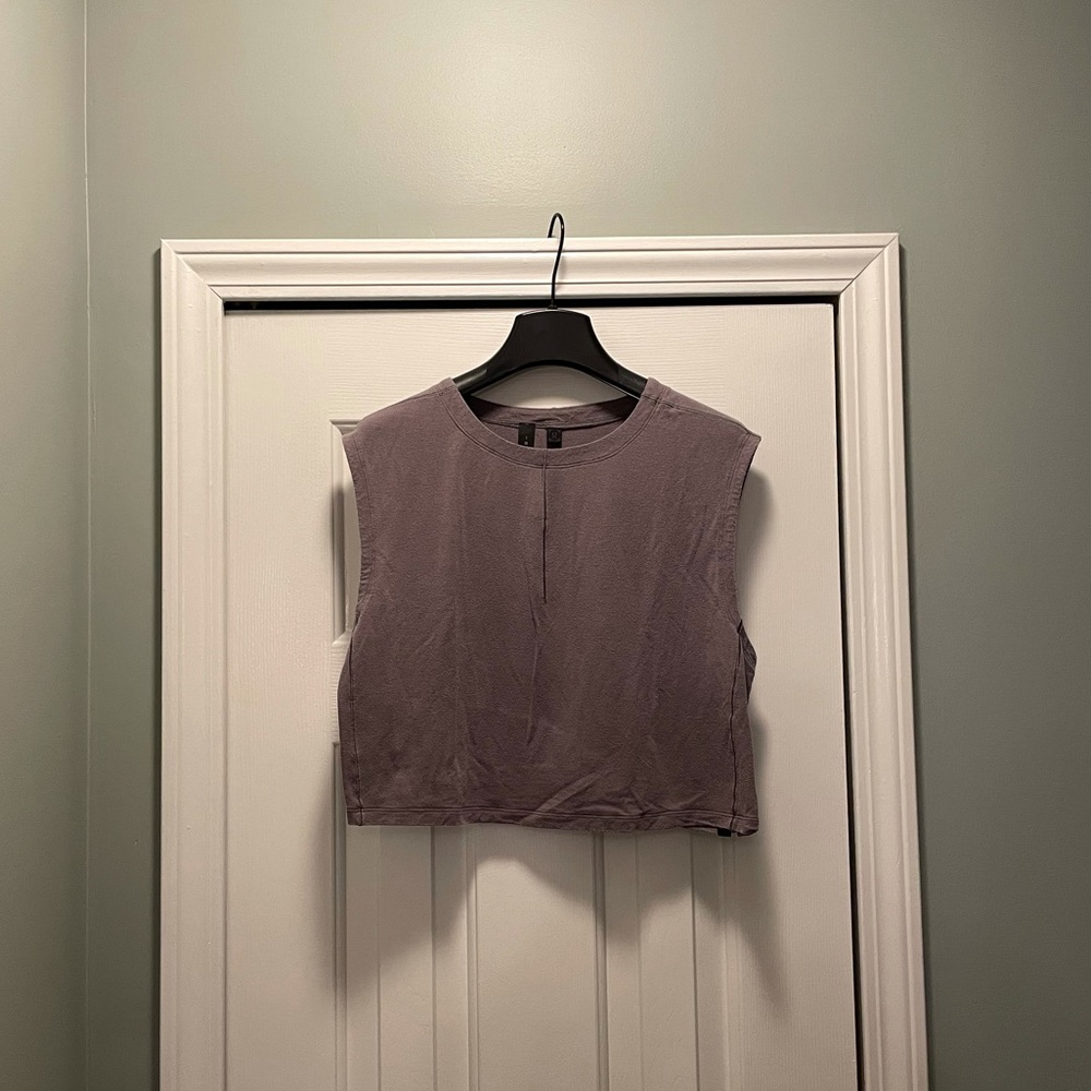 Lululemon crop from the lab